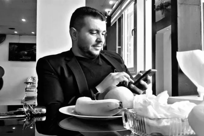 فلتغيثوا كرامة شعبنا ومن ثم التفتوا لشعوب العالم بأسره