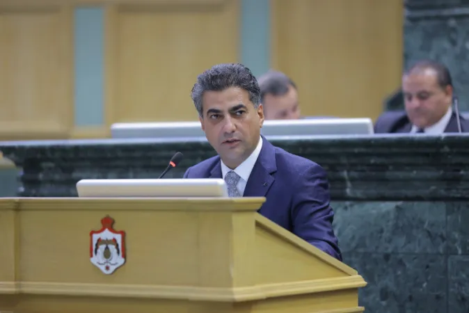 حكومة بلا اتجاه... والتردد سياسة والرؤية معدومة!