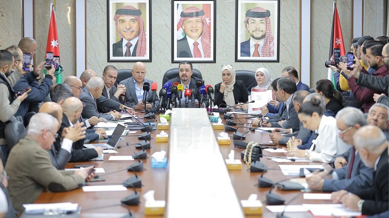 حواري: سندرس مشروع قانون الضمان بعد حوار معمق ليضمن حقوق كافة الأطراف. 