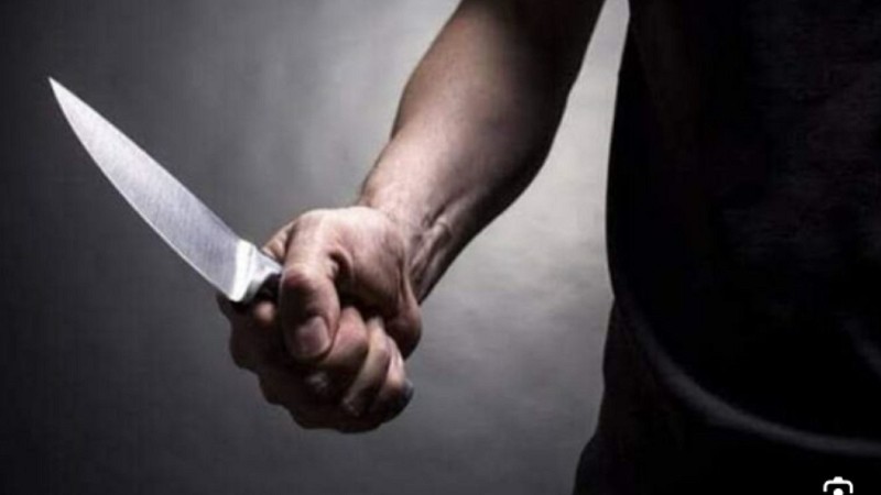 أب يقتل إبنه بأداة حادة في الرصيفة