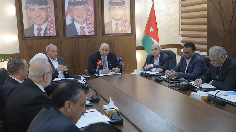 القاضي يترأس اجتماعاً لمكتب تنفيذي النواب