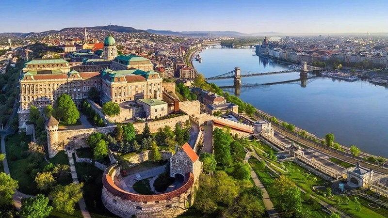 التعليم العالي تعلن بدء التقديم لمنح هنغاريا