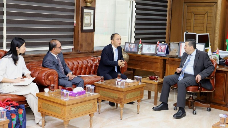 المستشار الثقافي الصيني يزور جامعة البلقاء التطبيقية