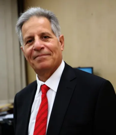 سحر الألقاب العلمية وشراء الشهادات العليا